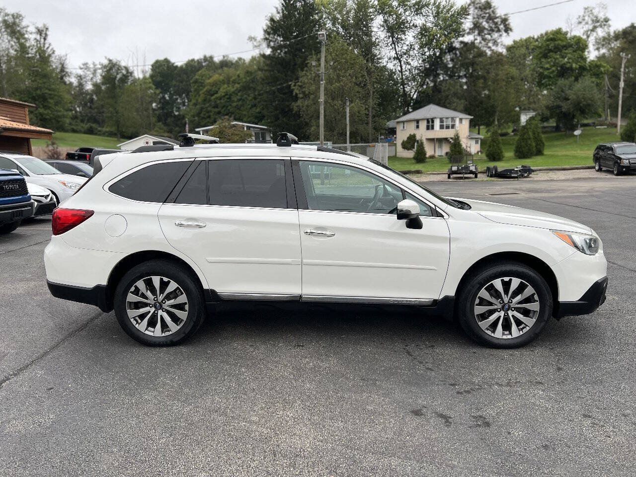Used 2017 Subaru Outback 3.6R Touring w/ Popular Package #5A AWD/4WD image 4