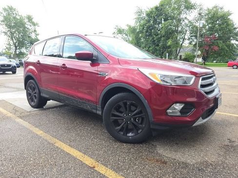 Used 2017 Ford Escape SE w/ SE Cold Weather Package AWD/4WD image 9