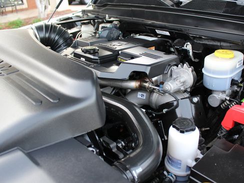 Used 2024 RAM 2500 Tradesman w/ Chrome Appearance Group image 19