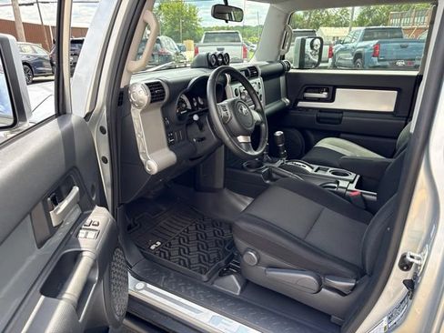 Used 2007 Toyota FJ Cruiser 4WD image 10
