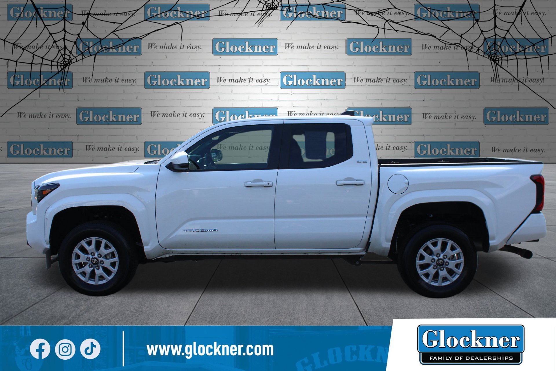 Used 2025 Toyota Tacoma SR5 AWD/4WD image 9