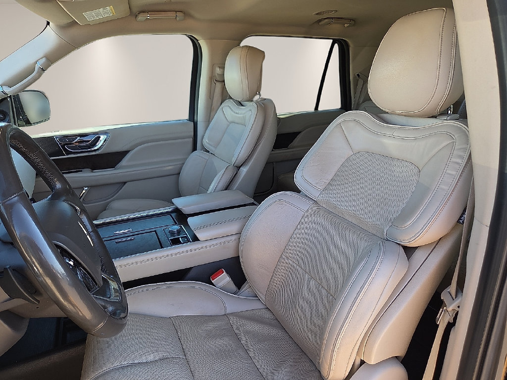 Used 2018 Lincoln Navigator Select w/ Technology Package RWD image 15