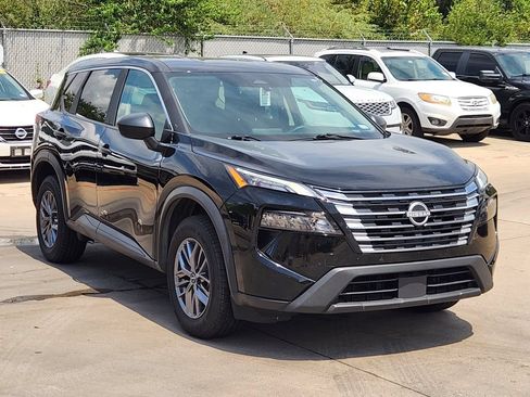 Used 2025 Nissan Rogue S AWD/4WD image 3