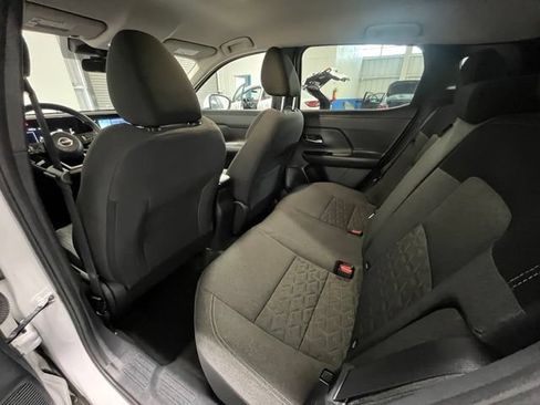 Used 2025 Nissan Kicks SV AWD/4WD image 15