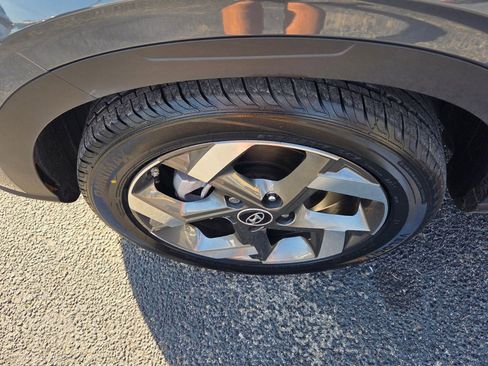 Used 2025 Hyundai Venue SEL image 16