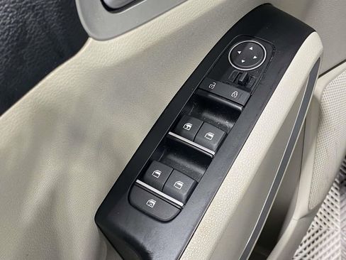 Used 2023 Kia Soul LX w/ LX Technology Package FWD image 19