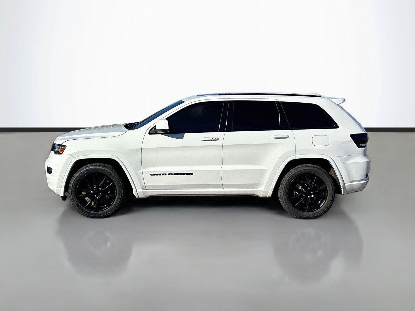 Used 2019 Jeep Grand Cherokee Altitude AWD/4WD image 8