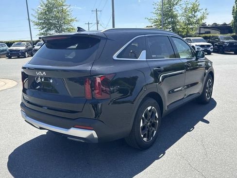 Certified 2024 Kia Sorento S FWD image 6