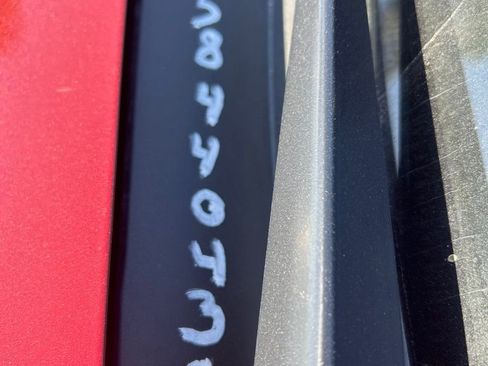 Used 2025 Chevrolet Trax LT w/ LT Convenience Package FWD image 2