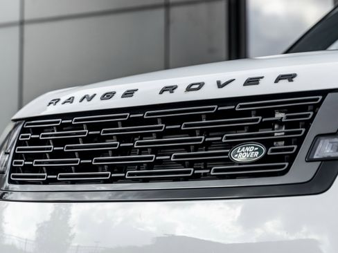 Used 2025 Land Rover Range Rover Long Wheelbase Autobiography image 14