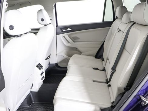 Used 2024 Volkswagen Tiguan SE image 35