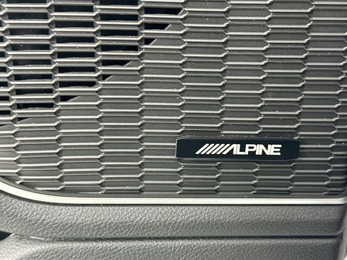 Used 2023 Jeep Grand Cherokee L Limited w/ Luxury Tech Group II image 19