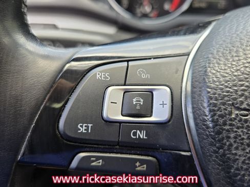 Used 2018 Volkswagen Passat 2.0T SE FWD image 29