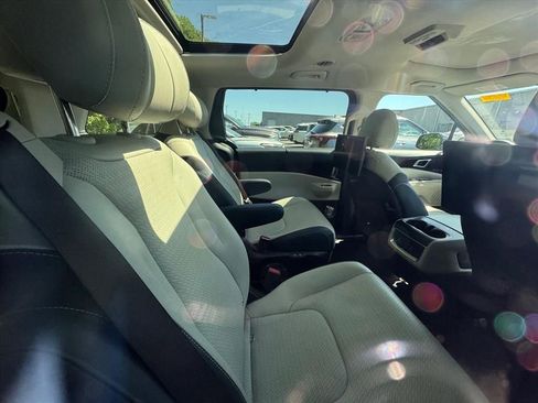 Used 2025 Kia Carnival SX Prestige FWD image 4