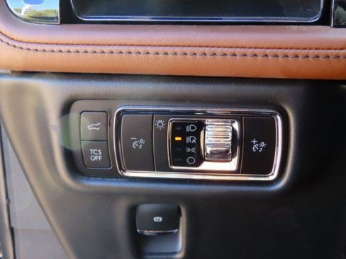 Certified 2023 Lincoln Nautilus Reserve w/ Luxury Package image 26