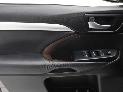 Used 2015 Toyota Highlander XLE image 15