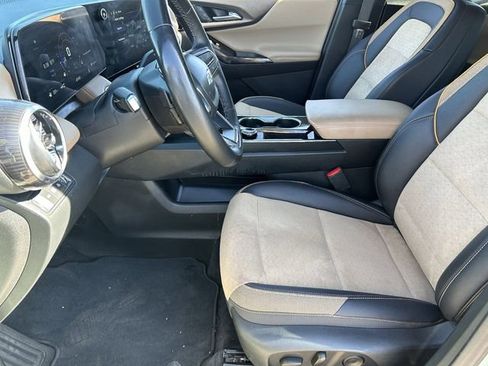 Used 2025 Chevrolet Equinox ACTIV w/ Safety and Technology Package AWD/4WD image 20
