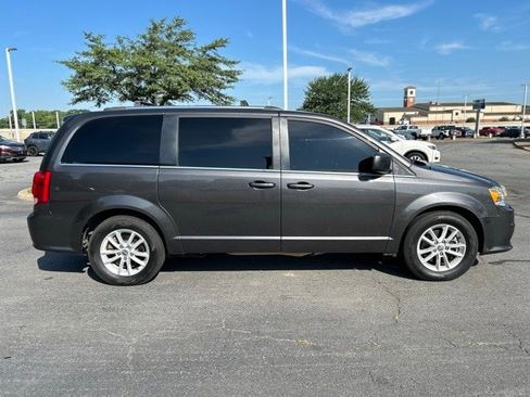 Used 2019 Dodge Grand Caravan SXT image 9