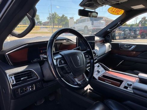 Used 2022 Lincoln Navigator Reserve AWD/4WD image 10