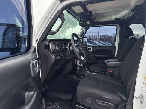 Used 2020 Jeep Gladiator Sport w/ Quick Order Package 24S image 11