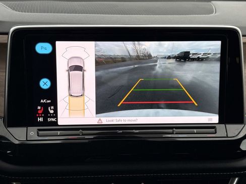 Used 2024 Volkswagen Atlas SE image 4