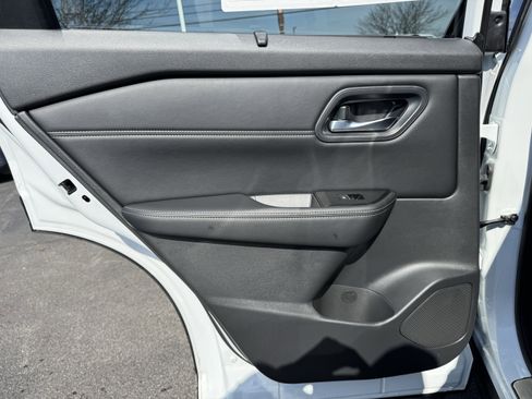 Used 2024 Nissan Rogue SL w/ SL Premium Package image 33