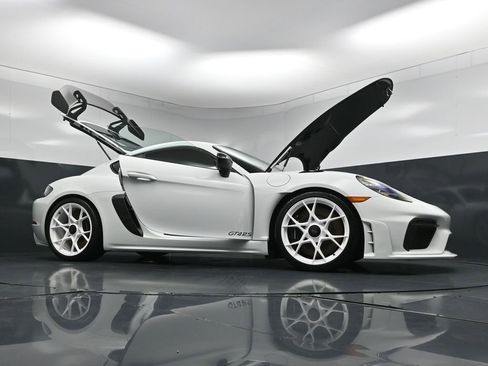 Certified 2024 Porsche 718 Cayman GT4 RS RWD image 32