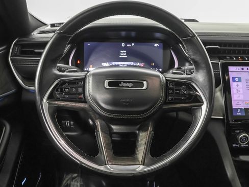 Used 2022 Jeep Grand Cherokee Overland w/ Luxury Tech Group IV AWD/4WD image 28
