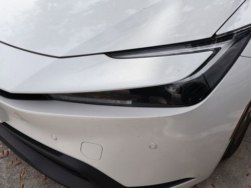 Used 2023 Toyota Prius LE FWD image 3