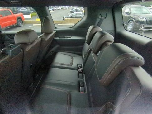 New 2025 Nissan Armada SL AWD/4WD image 18