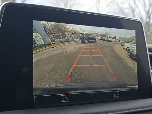 Used 2023 GMC Yukon SLE image 29