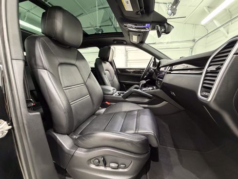 Certified 2023 Porsche Cayenne AWD/4WD image 23