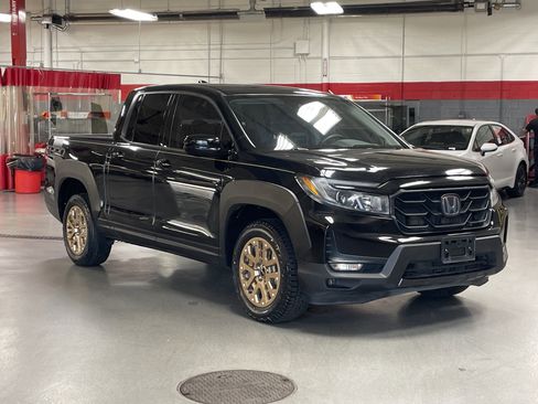 Used 2021 Honda Ridgeline Sport image 2