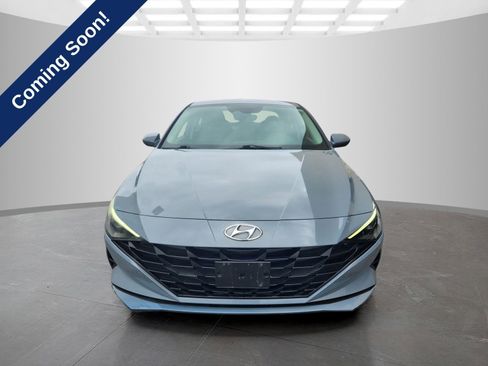 Used 2021 Hyundai Elantra SE FWD image 2