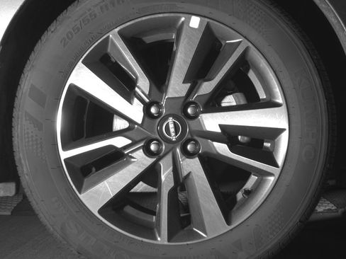 Used 2025 Nissan Versa SV FWD image 13