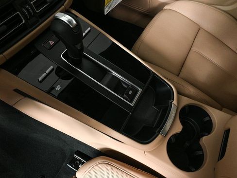 Certified 2026 Porsche Macan image 18