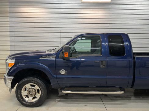 Used 2012 Ford F250 XLT w/ XLT Interior Pkg AWD/4WD image 3