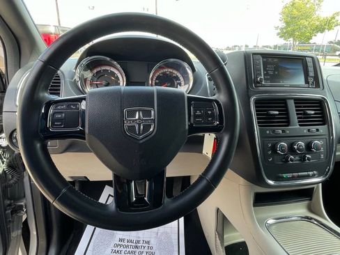 Used 2019 Dodge Grand Caravan SXT FWD image 18