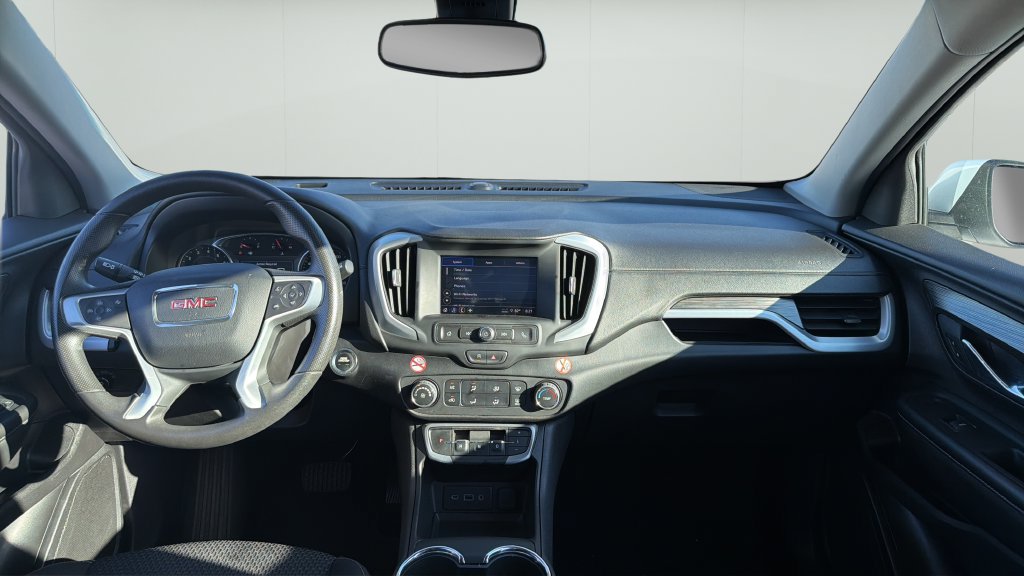 Used 2024 GMC Terrain SLE FWD image 10