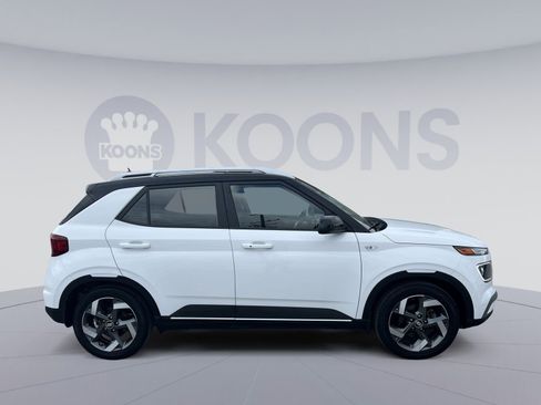 Used 2023 Hyundai Venue Limited image 8
