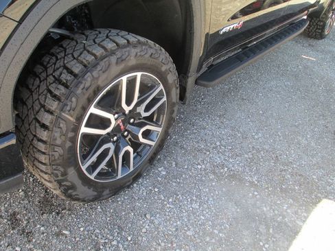 New 2026 GMC Sierra 1500 AT4 w/ AT4 Premium Package AWD/4WD image 13