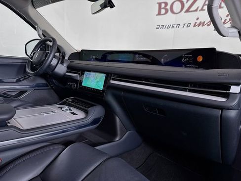 New 2025 Lincoln Navigator Reserve AWD/4WD image 32