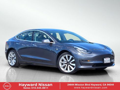 Used 2018 Tesla Model 3 Mid Range RWD image 1