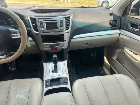 Used 2013 Subaru Outback 3.6R Limited w/ Moonroof Pkg AWD/4WD image 39