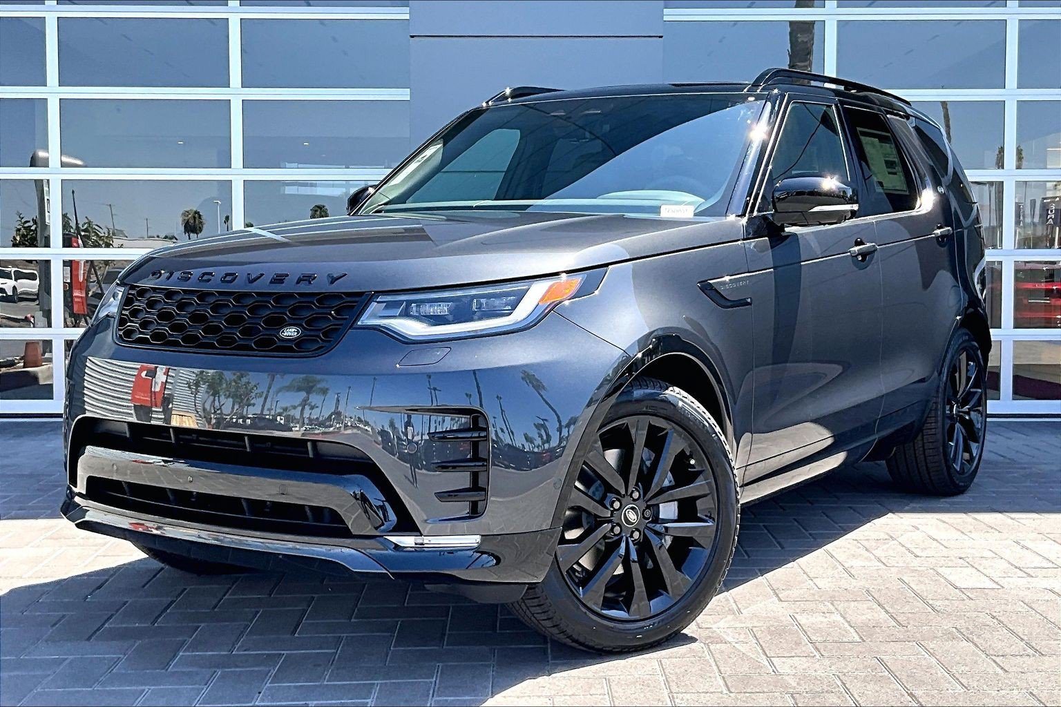 New 2026 Land Rover Discovery Dynamic SE AWD/4WD image 1