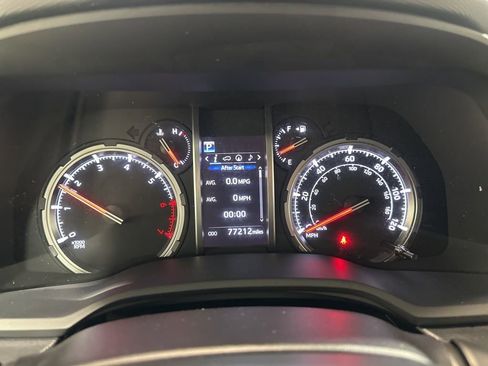 Used 2020 Toyota 4Runner Venture w/ Moonroof Package image 28