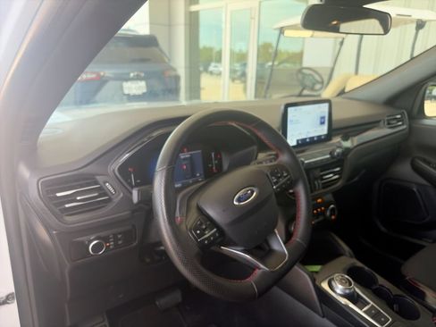 Used 2025 Ford Escape ST-Line FWD image 10