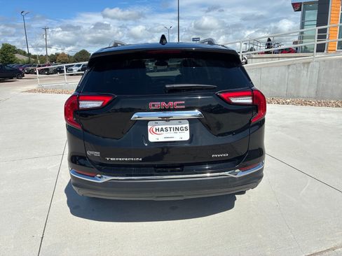 Used 2024 GMC Terrain SLT AWD/4WD image 4