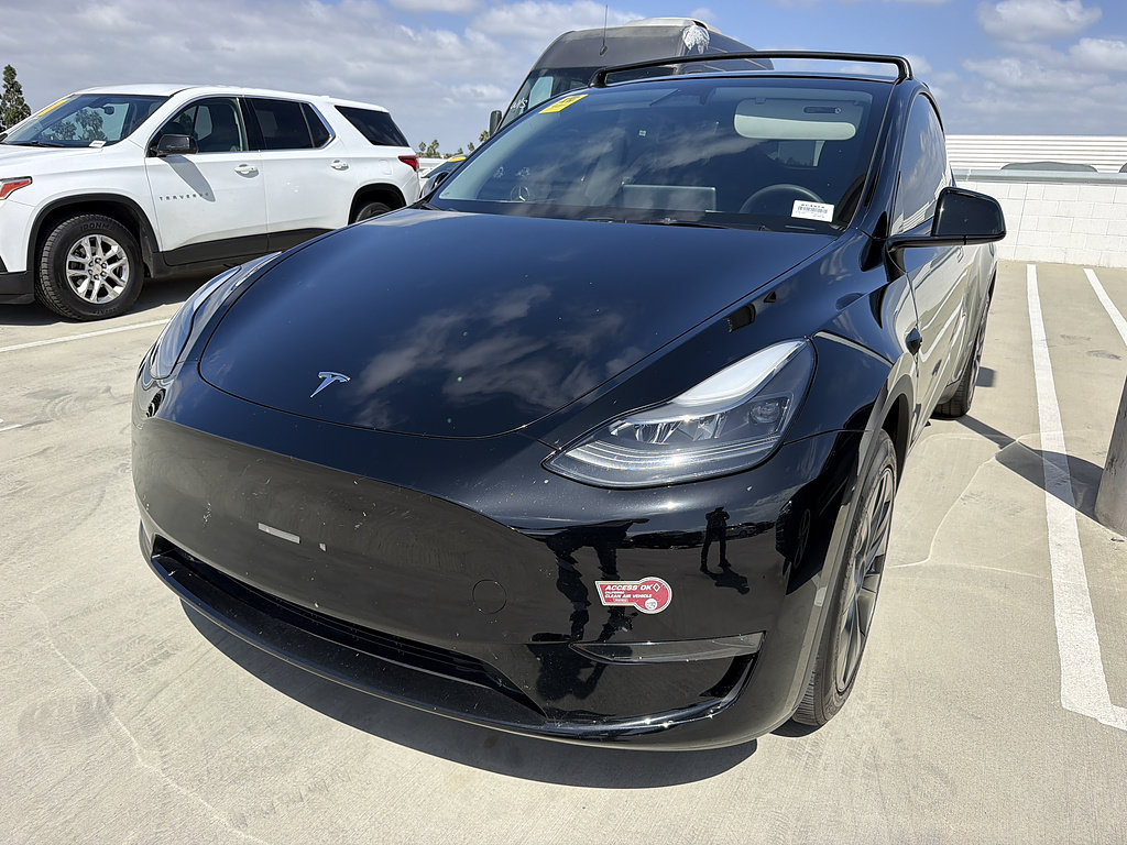 Used 2024 Tesla Model Y Long Range RWD image 2