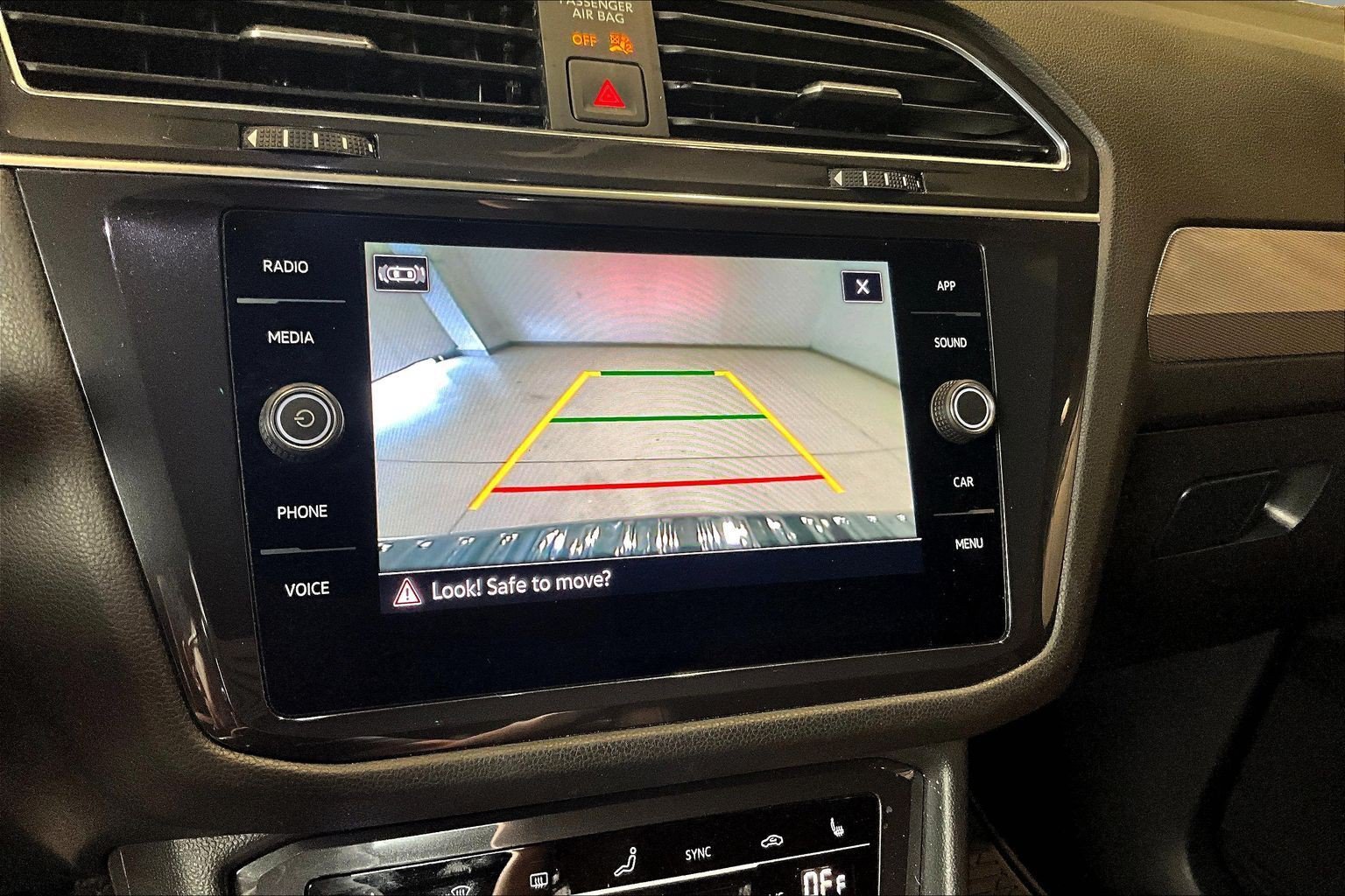 Used 2022 Volkswagen Tiguan SE AWD/4WD image 15